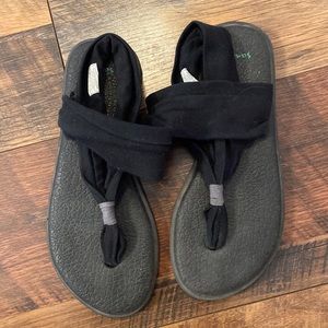 Sanuk Black and Gray Women's Sandals